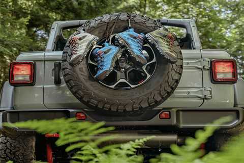 Merrell and Jeep Have Teamed Up for a Special-Edition Moab 3 Hiking Boot