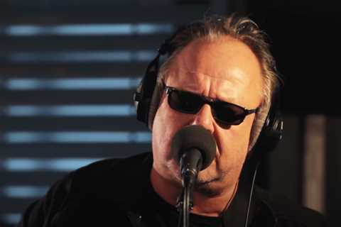 The Pixies Perform a Hypnotic Version of “Gouge Away” at the BBC