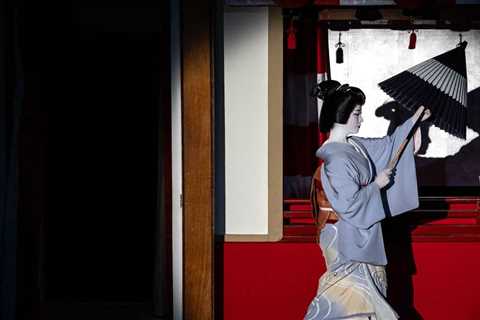 Geisha spectacle in Kyoto celebrates arrival of spring
